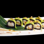 sushi san lazzaro di Savena Ristorante Dong URAMAKI ASTICE NERO Rotolini di riso venere esterno a base di astice, avocado e foie gras.