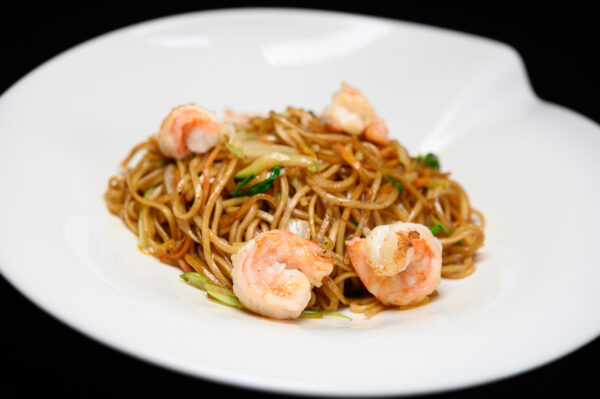 ristorante cinese san lazzaro Dong TAGLIOLINI CINESI CON GAMBERI Tagliolini tipici cinesi saltati con gamberi e verdure.