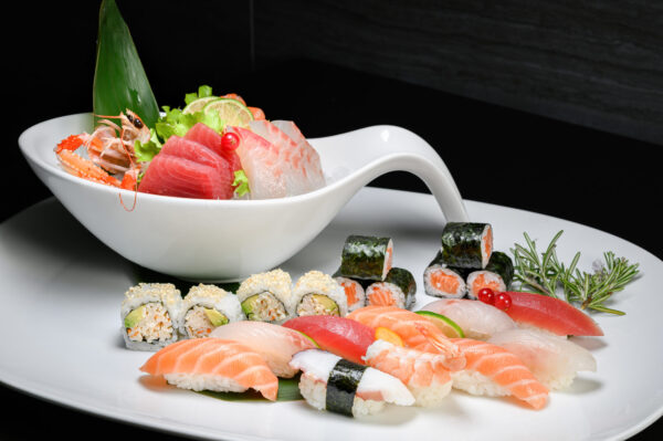 GARDEN 30pz assortiti delle nostre migliori proposte di sushi, maki e sashimi.